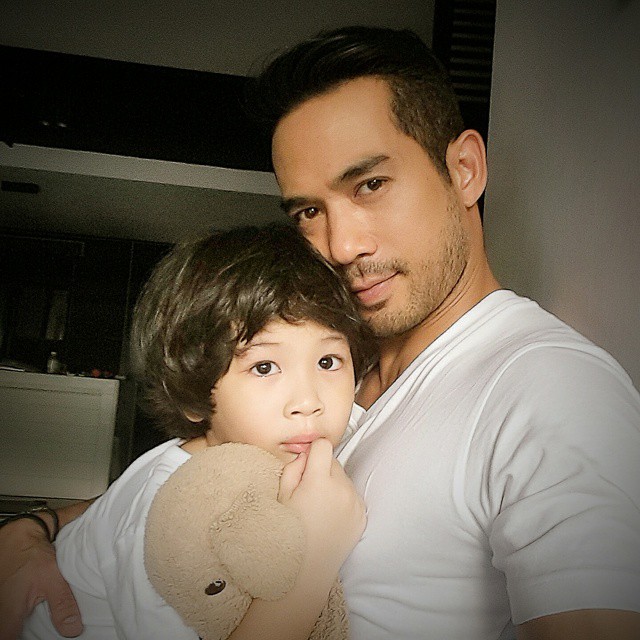 ตุ้ย ธีรภัทร์