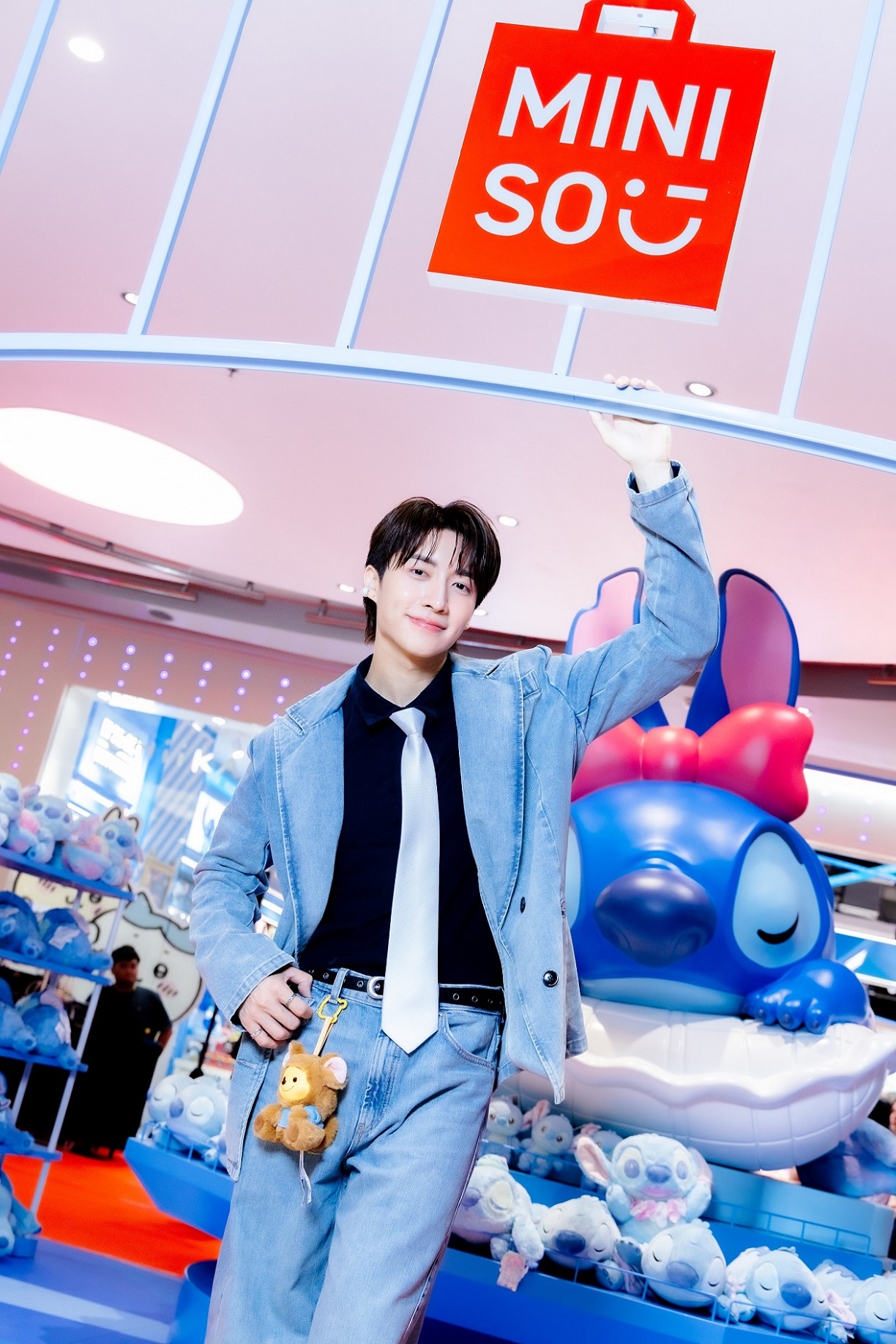 “จั๋ง-เน PERSES” ปล่อยเสน่ห์ทำใจฟู ในงาน Grand Opening สาขาใหม่ MINISO ที่ ICONSIAM!