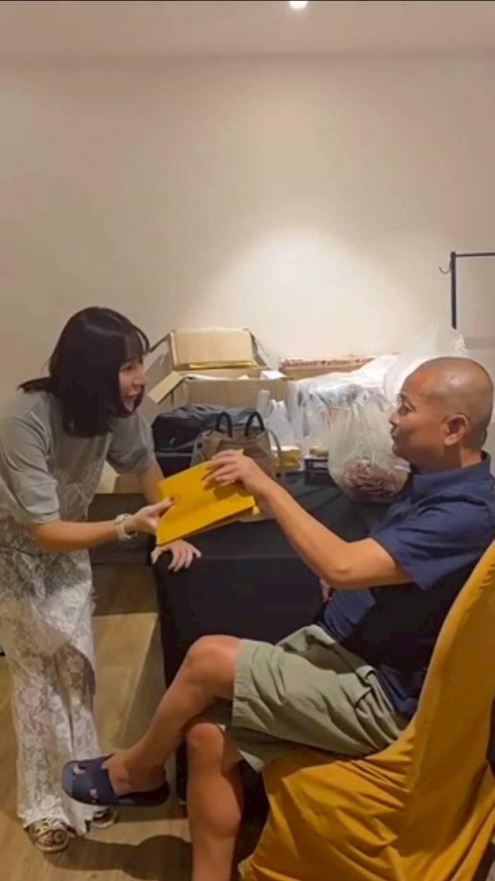 เอ็ม บุษราคัม