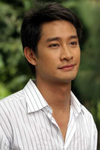 ป้อง ณวัฒน์