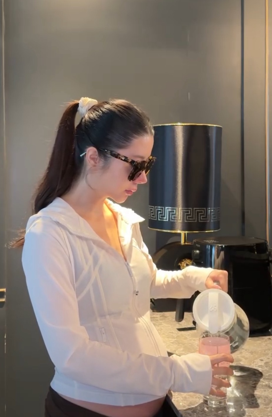 เนย วรัฐฐา คุณแม่สายแฟ