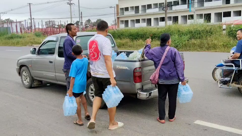 Fwd สุรินทร์– ชาวบ้านชายแดน เห็นด้วย อิฟูลดังสุรินทร์ จะจัดกิจกรรมทวงคืนปราสาทตาควาย ส่วนวัดหลวงปู่เฮง งดมหรสพ จัดแบบเรียบง่าย ไม่เชื่อใจสถานการณ์