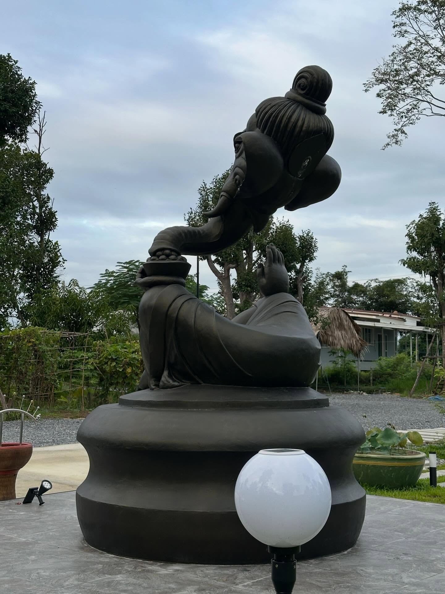 ฮาย อาภาพร