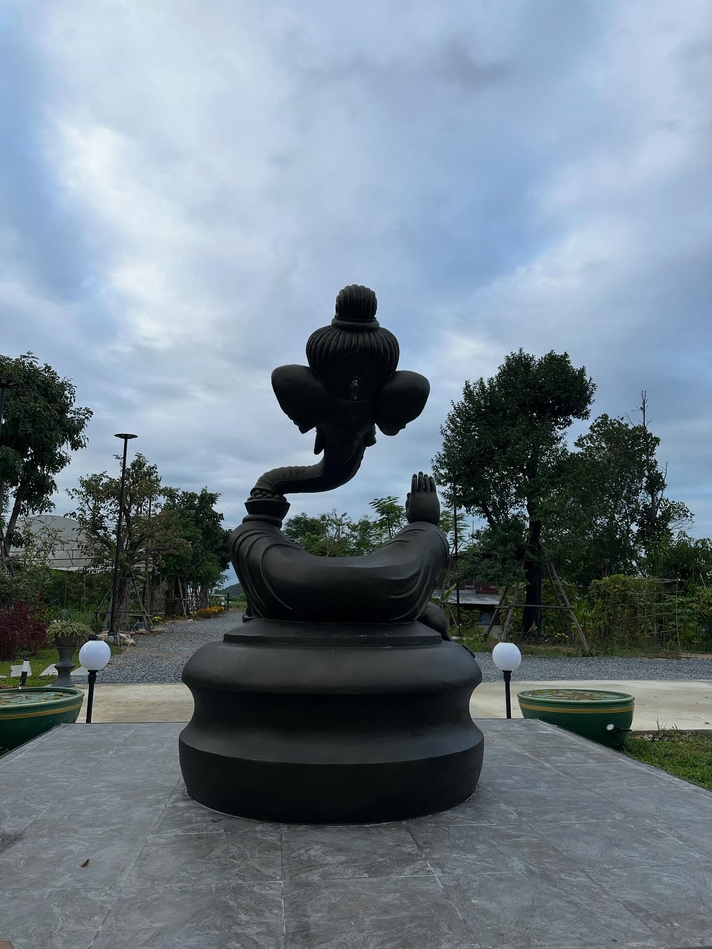 ฮาย อาภาพร