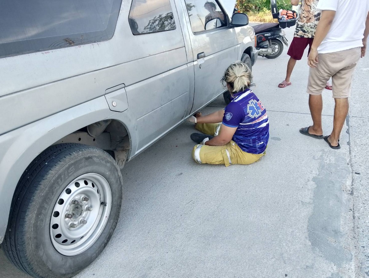 05-11-68 ระยอง งูเกาะรถสาวกู้ภัยยื้อจนยอม