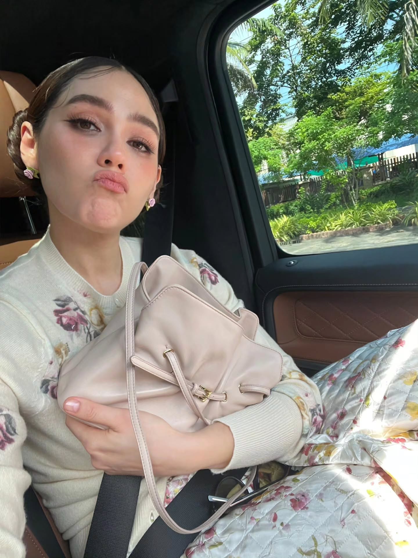 ชมพู่ อารยา