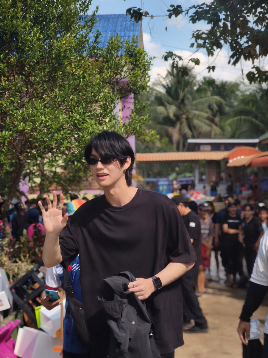 ไบร์ท วชิรวิชญ์ บริจาคน้ำท่วมหาดใหญ่