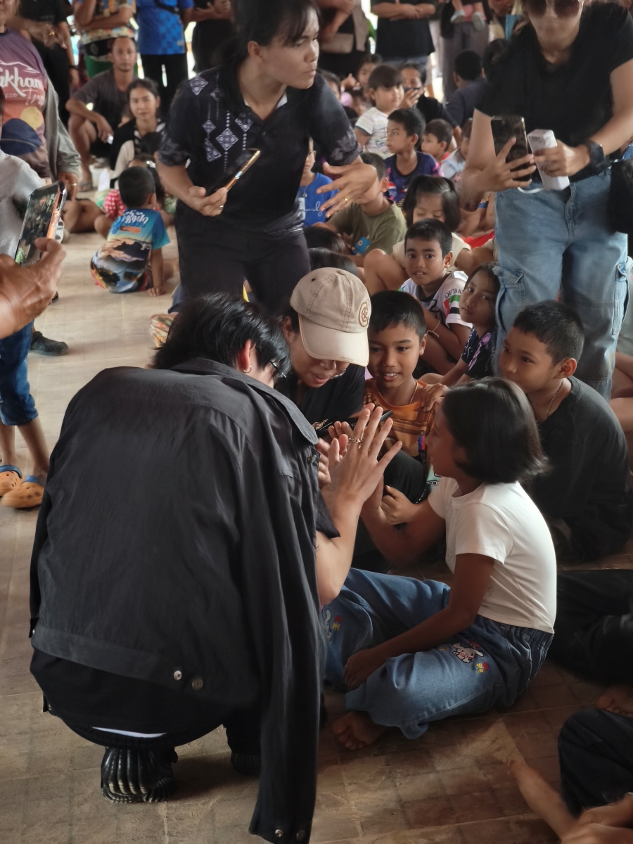 ไบร์ท วชิรวิชญ์ บริจาคน้ำท่วมหาดใหญ่