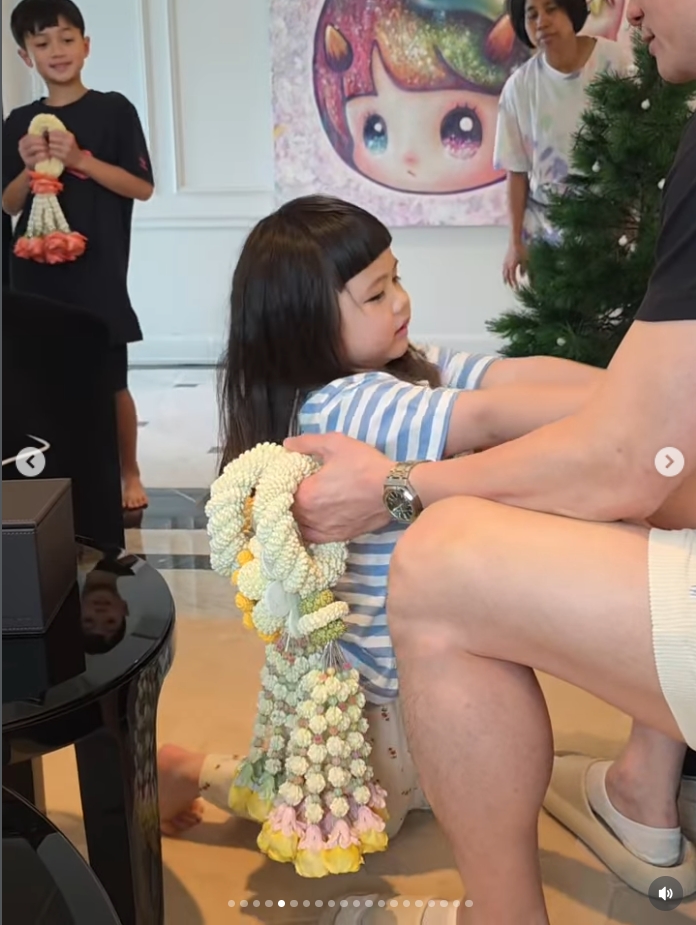 ชมพู่ อารยา