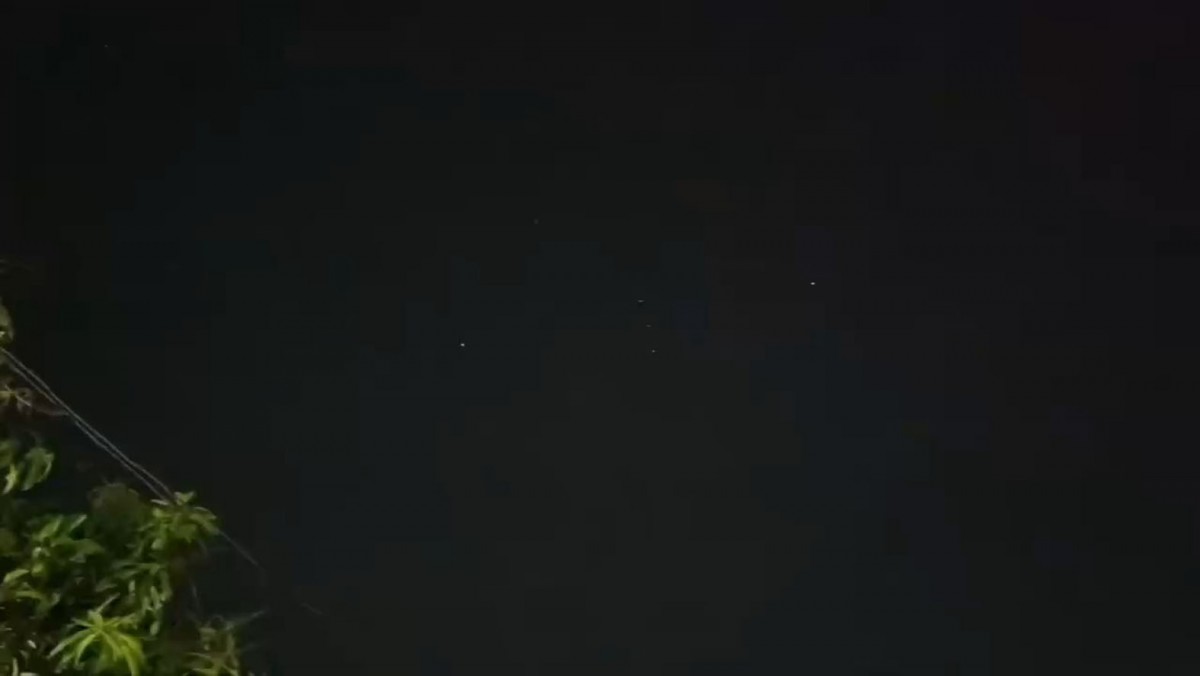 ผวาทั้งบางพลี วัตถุคล้ายโดรนนับสิบบินว่อนใกล้สุวรรณภูมิ ฝ่ายความมั่นคงเรียกประชุมด่วน