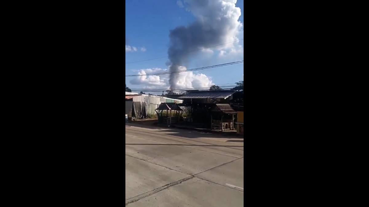 ---สุรินทร์-ปืนใหญ่ไทย ยิงถล่ม อาคารบ่อนกาสิโนไฟไหม้ควันโขมง รอบที่ 4 คาดยิงทำลายรถยิงจรวด BM-21 ที่ทหารเขมรเอาซุกในอาคาร ส่วนชายแดนตาควาย-ตาเมือนธม เขมรเงียบช่วงบ่าย ไทยยิงใส่ต่อเนื่อง หลังยิงจรวด BM-21 เข้ามา 3-4 ระลอก ในช่วงครึ่งวันเช้า