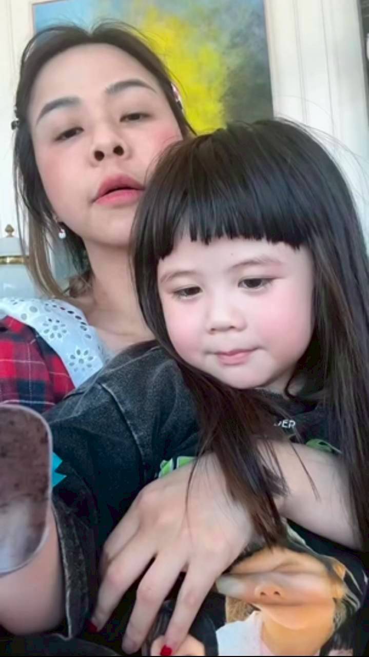 ชมพู่ อารยา