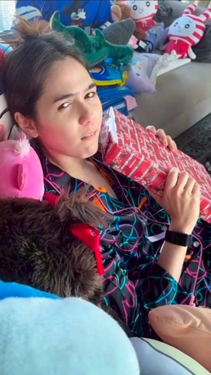 ชมพู่ อารยา