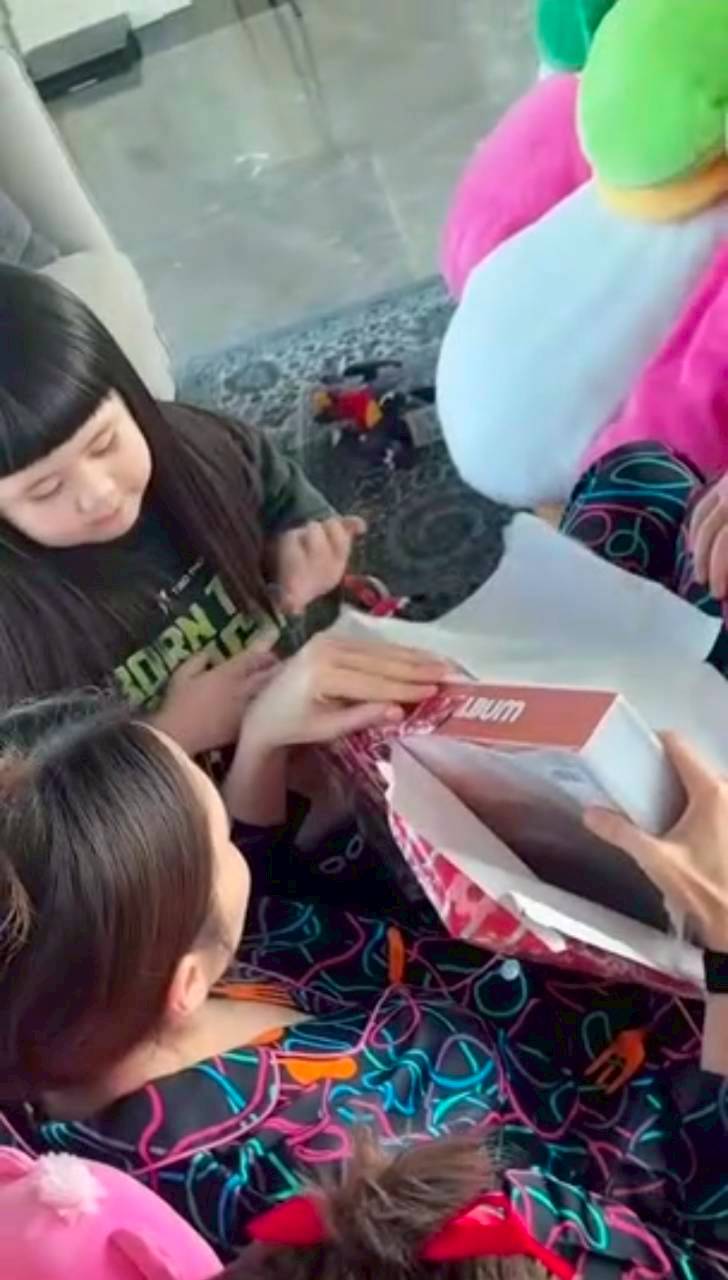 ชมพู่ อารยา