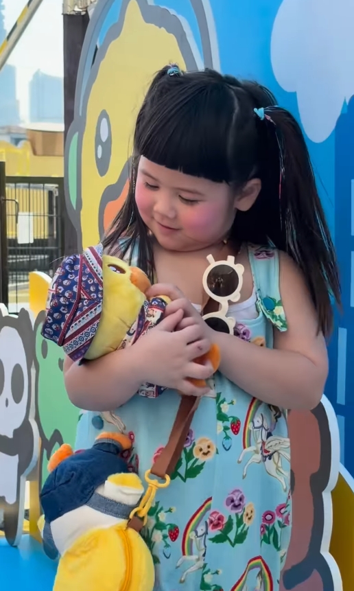 แม่ชม น้องเกล