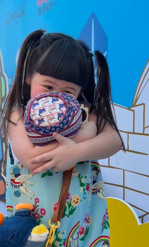 แม่ชม น้องเกล