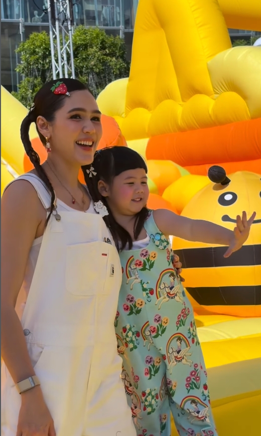 แม่ชม น้องเกล