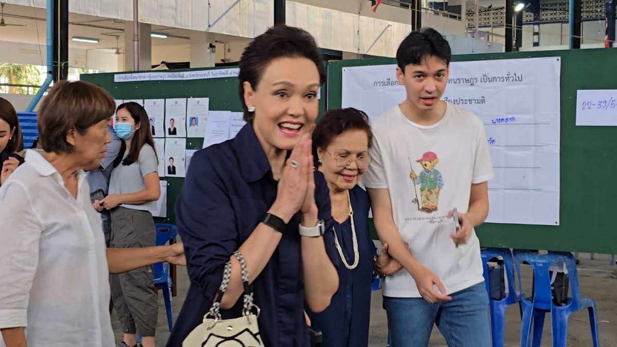 นนทบุรี ศุภจี สุธรรมพันธุ์ พาครอบครัวเข้าคูหา ใช้สิทธิ์เลือกตั้ง 69 ย้ำทุกเสียงมีความหมาย พร้อมเชิญชวนประชาชนออกมาใช้สิทธิ์