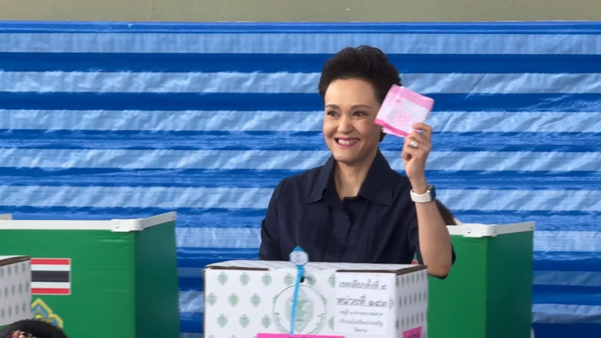 นนทบุรี ศุภจี สุธรรมพันธุ์ พาครอบครัวเข้าคูหา ใช้สิทธิ์เลือกตั้ง 69 ย้ำทุกเสียงมีความหมาย พร้อมเชิญชวนประชาชนออกมาใช้สิทธิ์