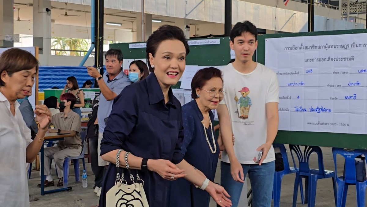 นนทบุรี ศุภจี สุธรรมพันธุ์ พาครอบครัวเข้าคูหา ใช้สิทธิ์เลือกตั้ง 69 ย้ำทุกเสียงมีความหมาย พร้อมเชิญชวนประชาชนออกมาใช้สิทธิ์