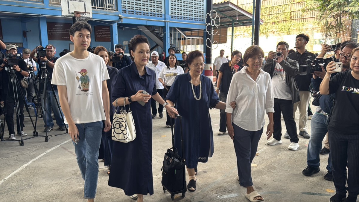 นนทบุรี ศุภจี สุธรรมพันธุ์ พาครอบครัวเข้าคูหา ใช้สิทธิ์เลือกตั้ง 69 ย้ำทุกเสียงมีความหมาย พร้อมเชิญชวนประชาชนออกมาใช้สิทธิ์