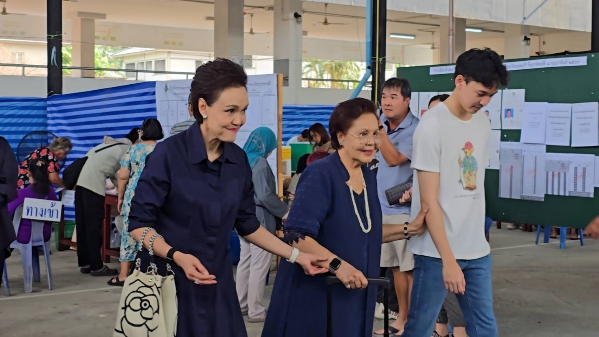 นนทบุรี ศุภจี สุธรรมพันธุ์ พาครอบครัวเข้าคูหา ใช้สิทธิ์เลือกตั้ง 69 ย้ำทุกเสียงมีความหมาย พร้อมเชิญชวนประชาชนออกมาใช้สิทธิ์