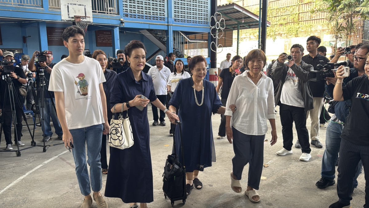 นนทบุรี ศุภจี สุธรรมพันธุ์ พาครอบครัวเข้าคูหา ใช้สิทธิ์เลือกตั้ง 69 ย้ำทุกเสียงมีความหมาย พร้อมเชิญชวนประชาชนออกมาใช้สิทธิ์