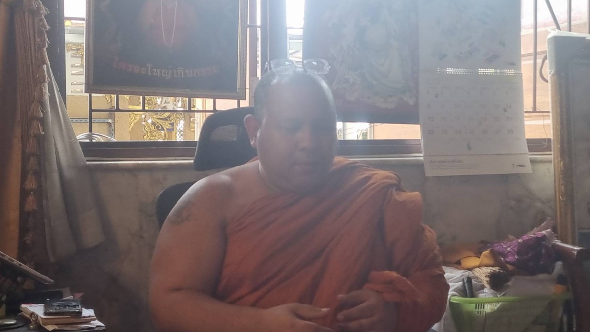 นนทบุรี คลิป วงการผ้าเหลืองฉาว เปิดศึกแย่งกันจะเอาภิกขุเป็นผัว จากกรณีผู้ใช้เฟซบุ๊กรายหนึ่ง โพสต์คลิป 2 สาวเปิดศึกปะทะคารม ปมสัมพันธ์เจ้าคณะตำบลบางขนุน เจ้าอาวาสวัดสักใหญ่ เหตุเกิดเมื่อวันศุกร์ที่ 6 ก.พ. 69 ที่ผ่านมา เมื่อวันที่ 19 ก.พ. 2569 ผู้สื่อข่าวลง