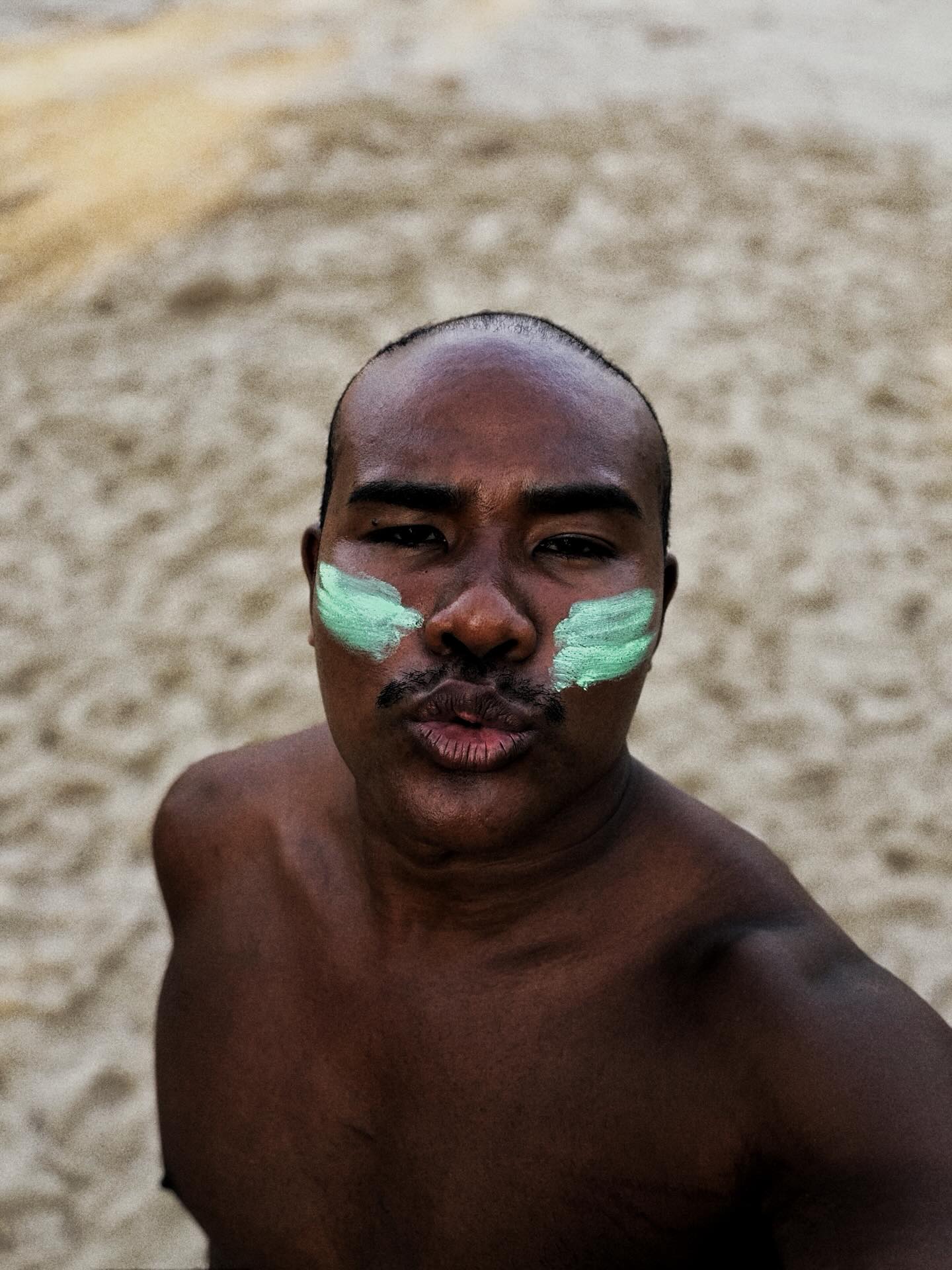 รัศมีแข ฟ้าเกื้อล้น