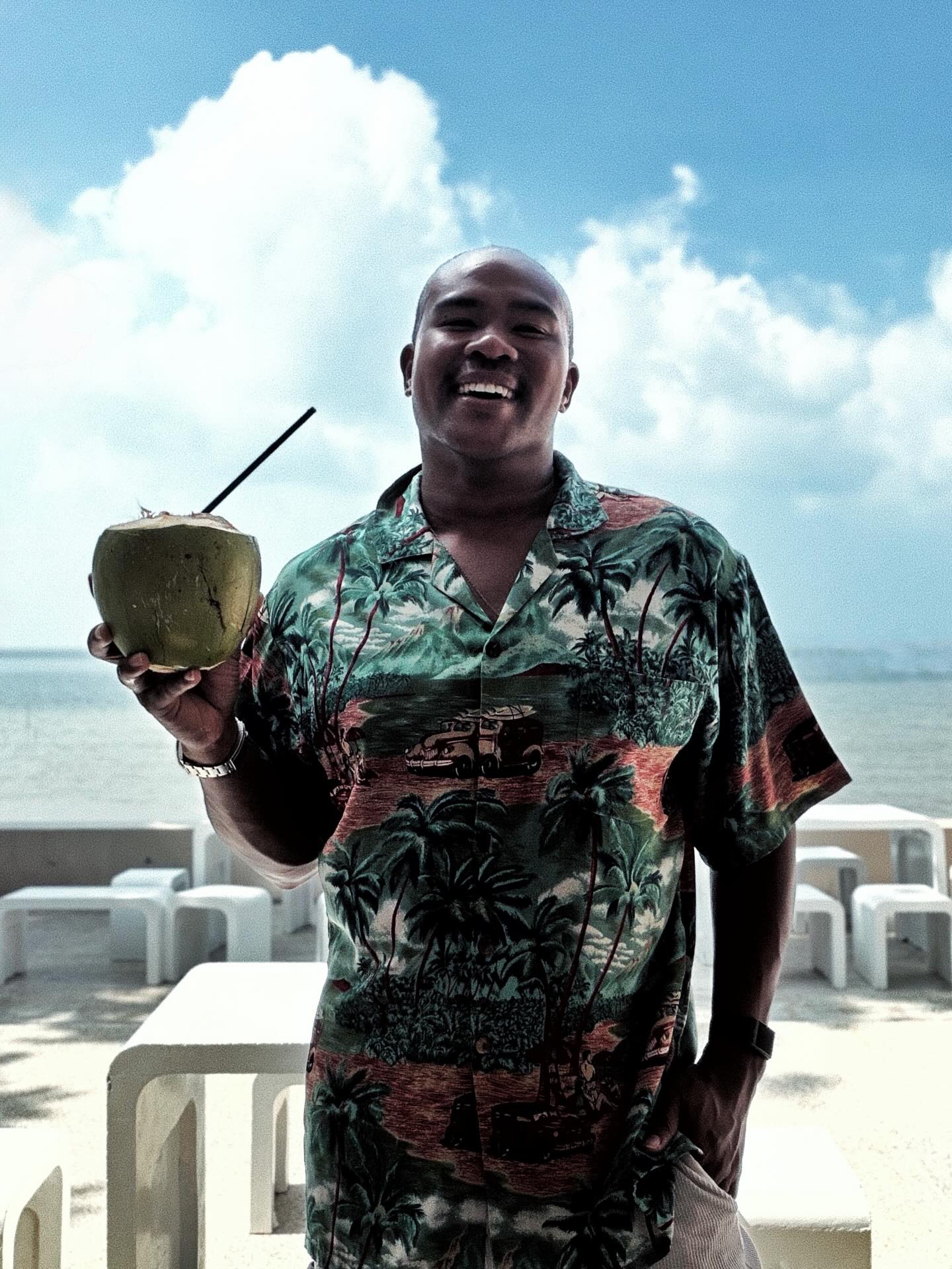 รัศมีแข ฟ้าเกื้อล้น