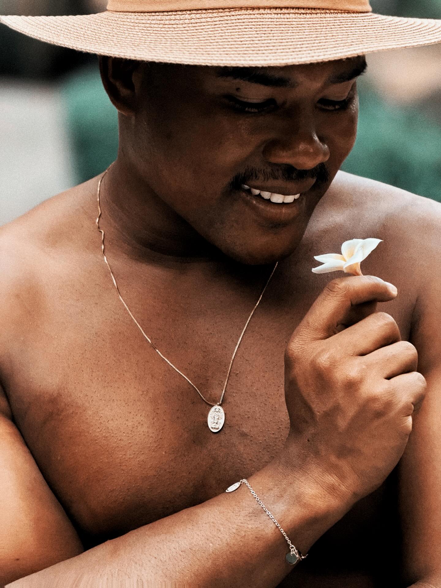 รัศมีแข ฟ้าเกื้อล้น