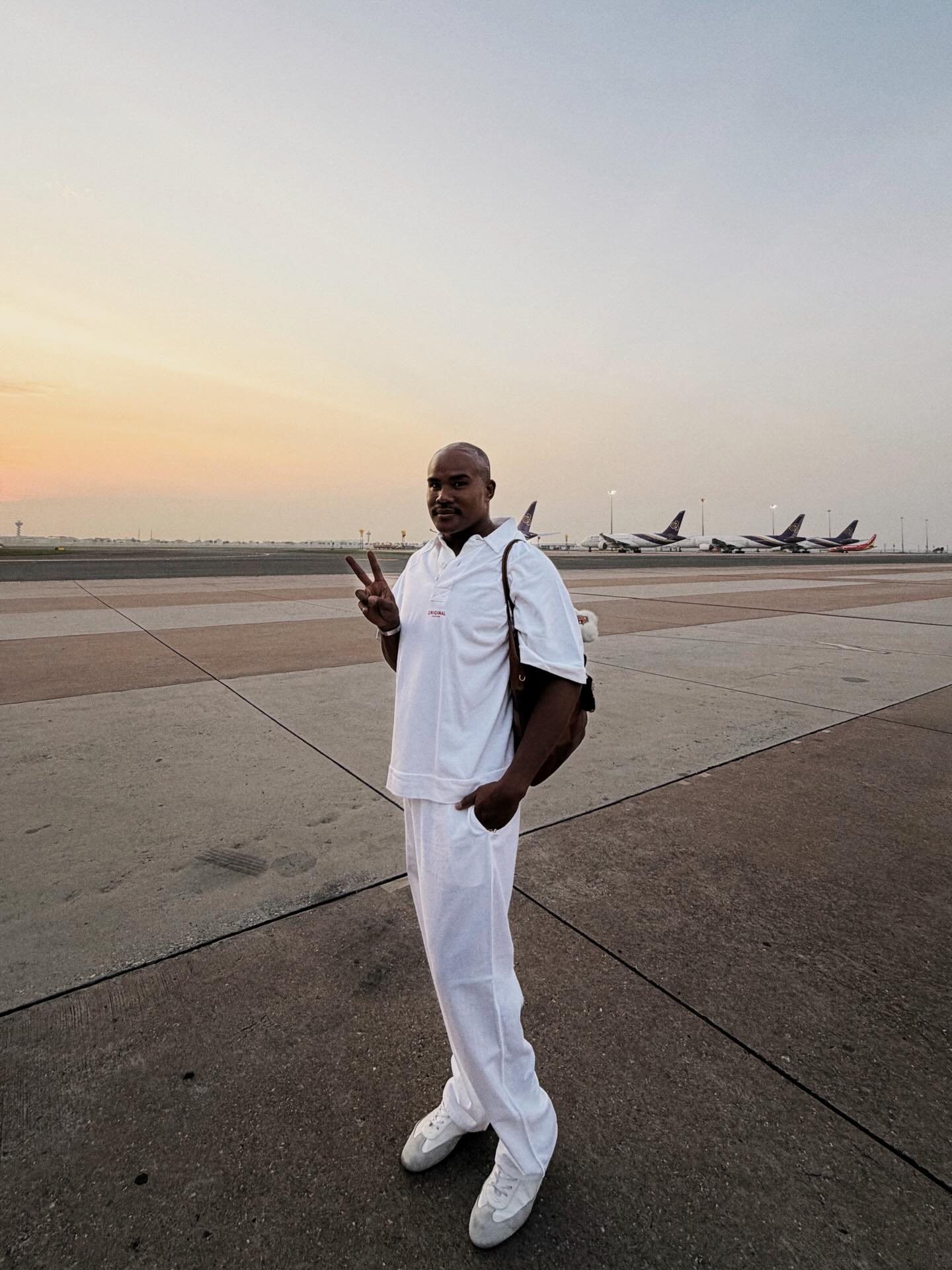 รัศมีแข ฟ้าเกื้อล้น