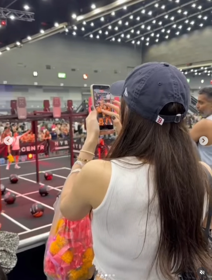 แจ็คกี้ ชาเคอลีน