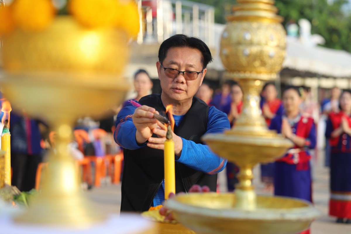(มีคลิป)ขนลุกซู่ เจองูใหญ่ คล้ายพญานาค ลอยทวนน้ำโขง บวงสรวงตั้งคณะแพทยศาสตร์