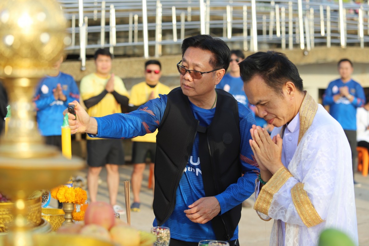 (มีคลิป)ขนลุกซู่ เจองูใหญ่ คล้ายพญานาค ลอยทวนน้ำโขง บวงสรวงตั้งคณะแพทยศาสตร์