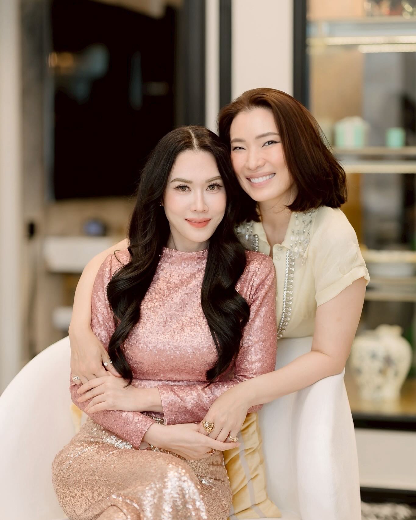 เมย์ เฟื่องอารมย์