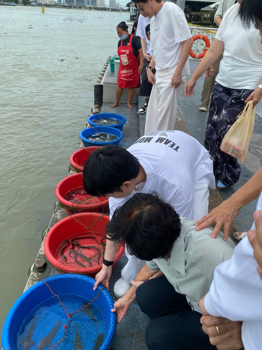 หน่อง ธนา