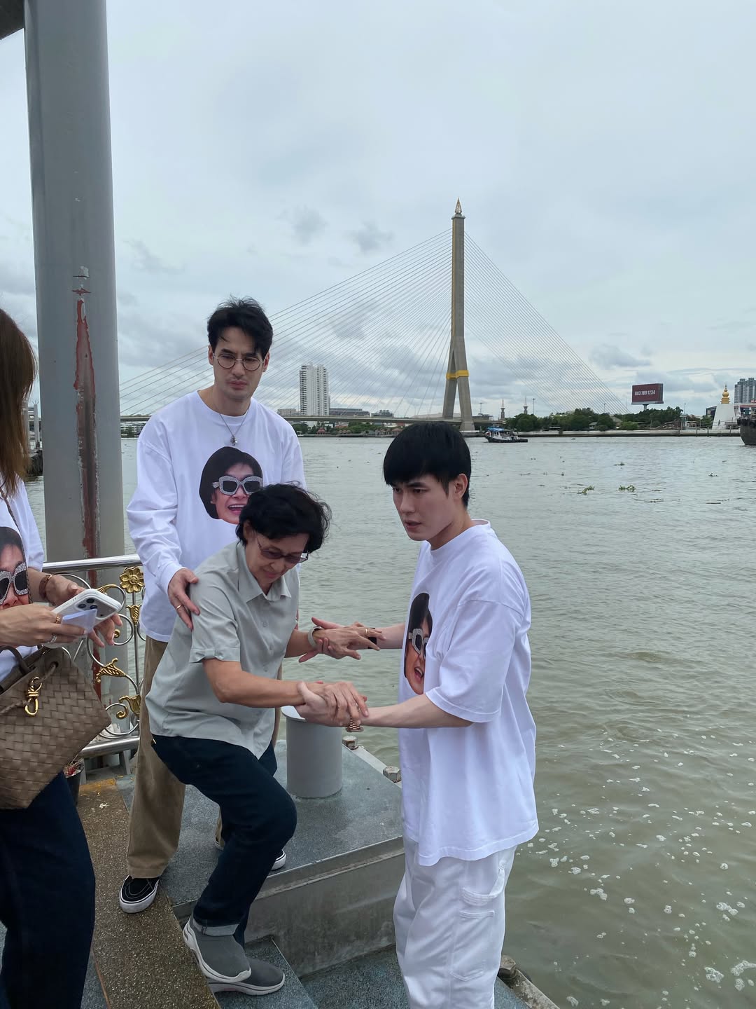 หน่อง ธนา