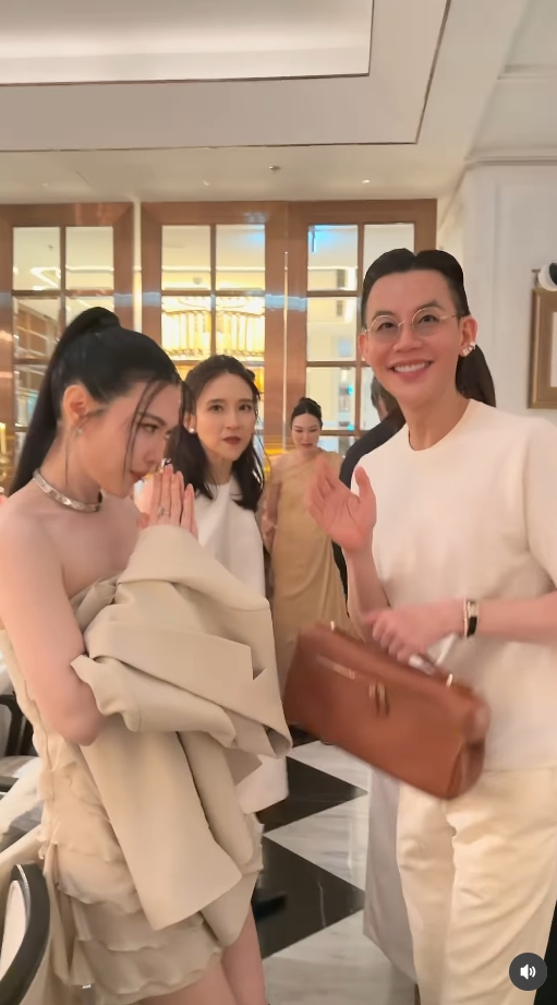 เมย์ เฟื่องอารมย์