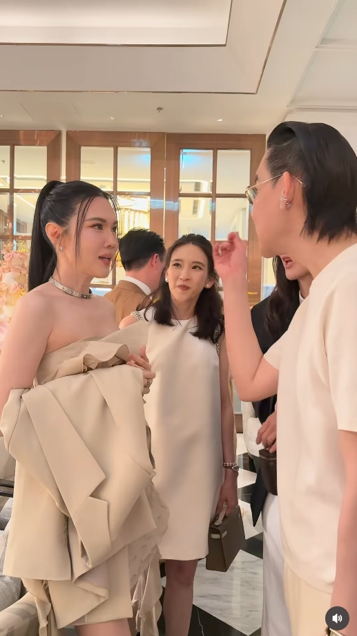 เมย์ เฟื่องอารมย์