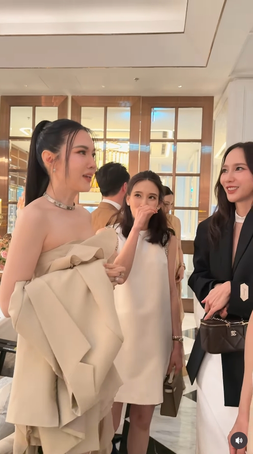 เมย์ เฟื่องอารมย์