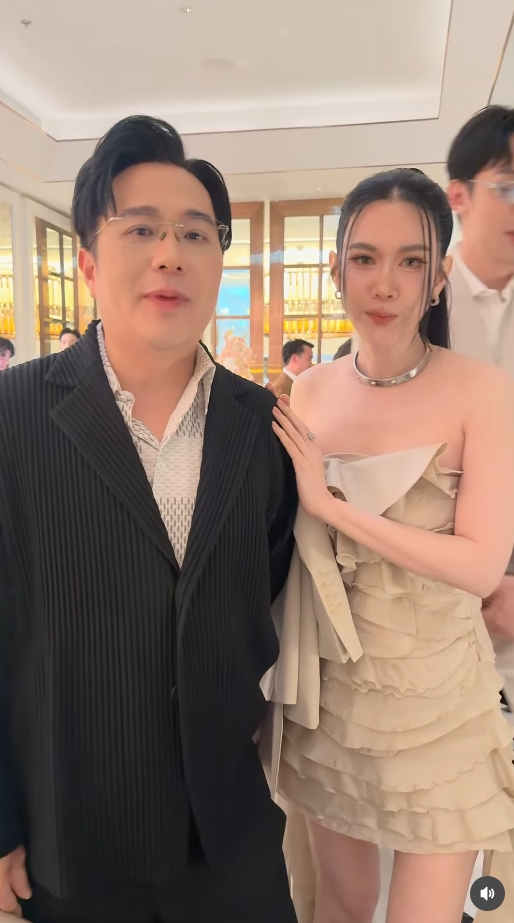 เมย์ เฟื่องอารมย์