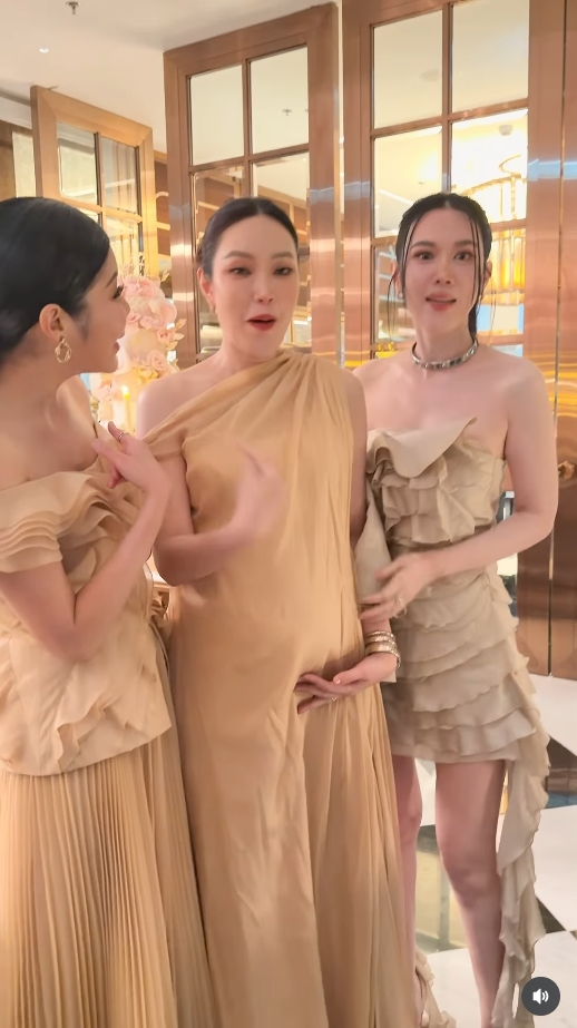 เมย์ เฟื่องอารมย์