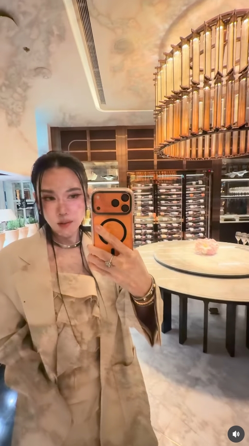 เมย์ เฟื่องอารมย์