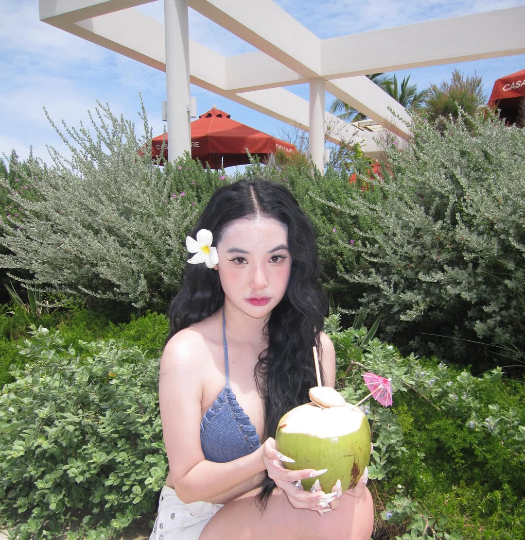 พลอย มงกุฎเพชร