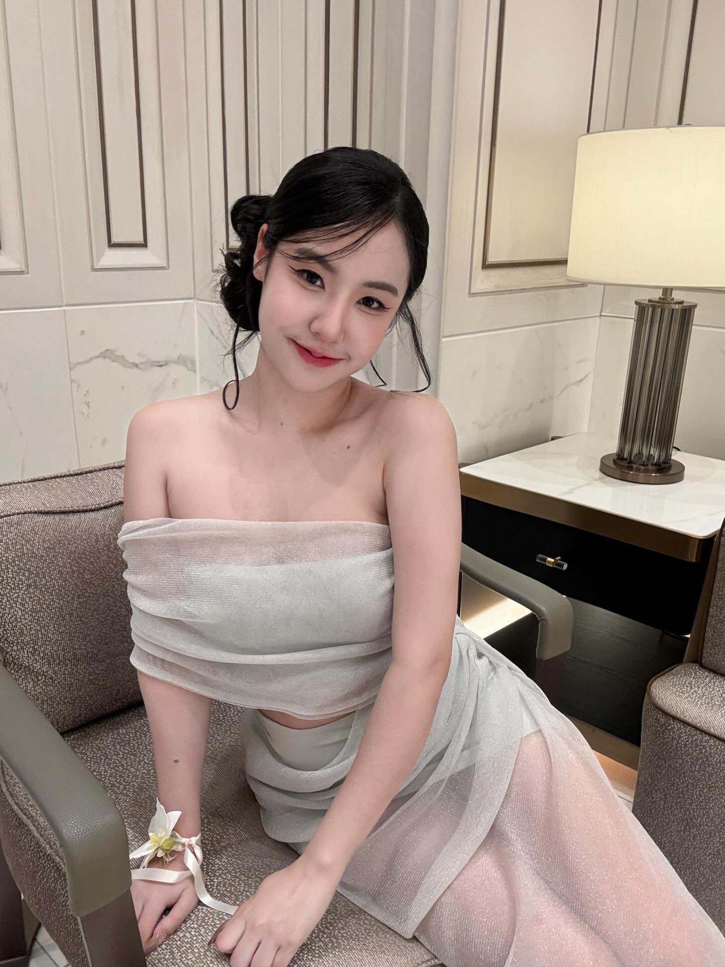 พลอย มงกุฎเพชร