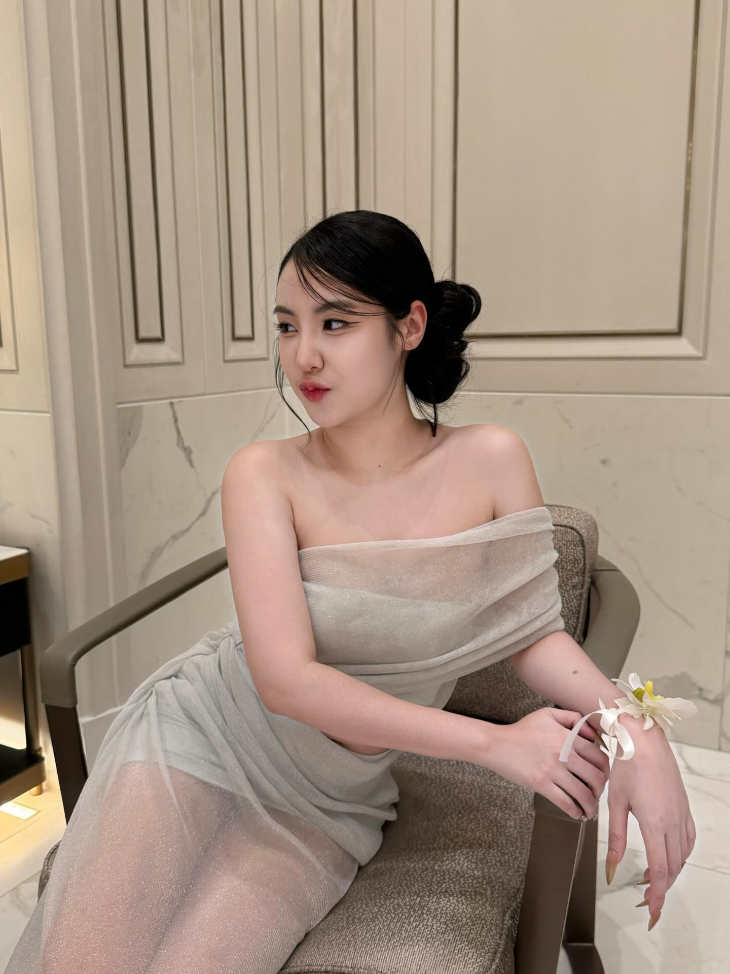 พลอย มงกุฎเพชร