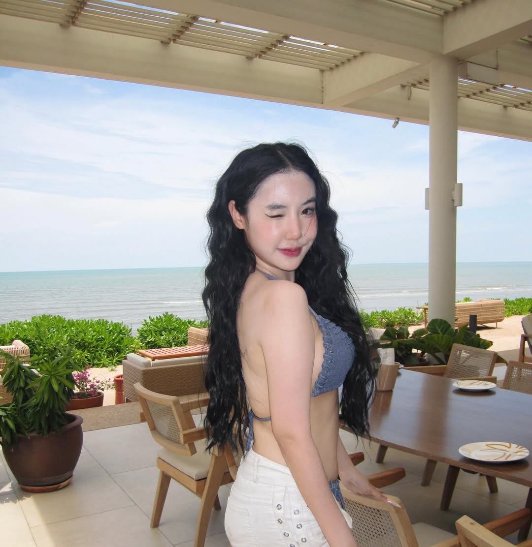 พลอย มงกุฎเพชร