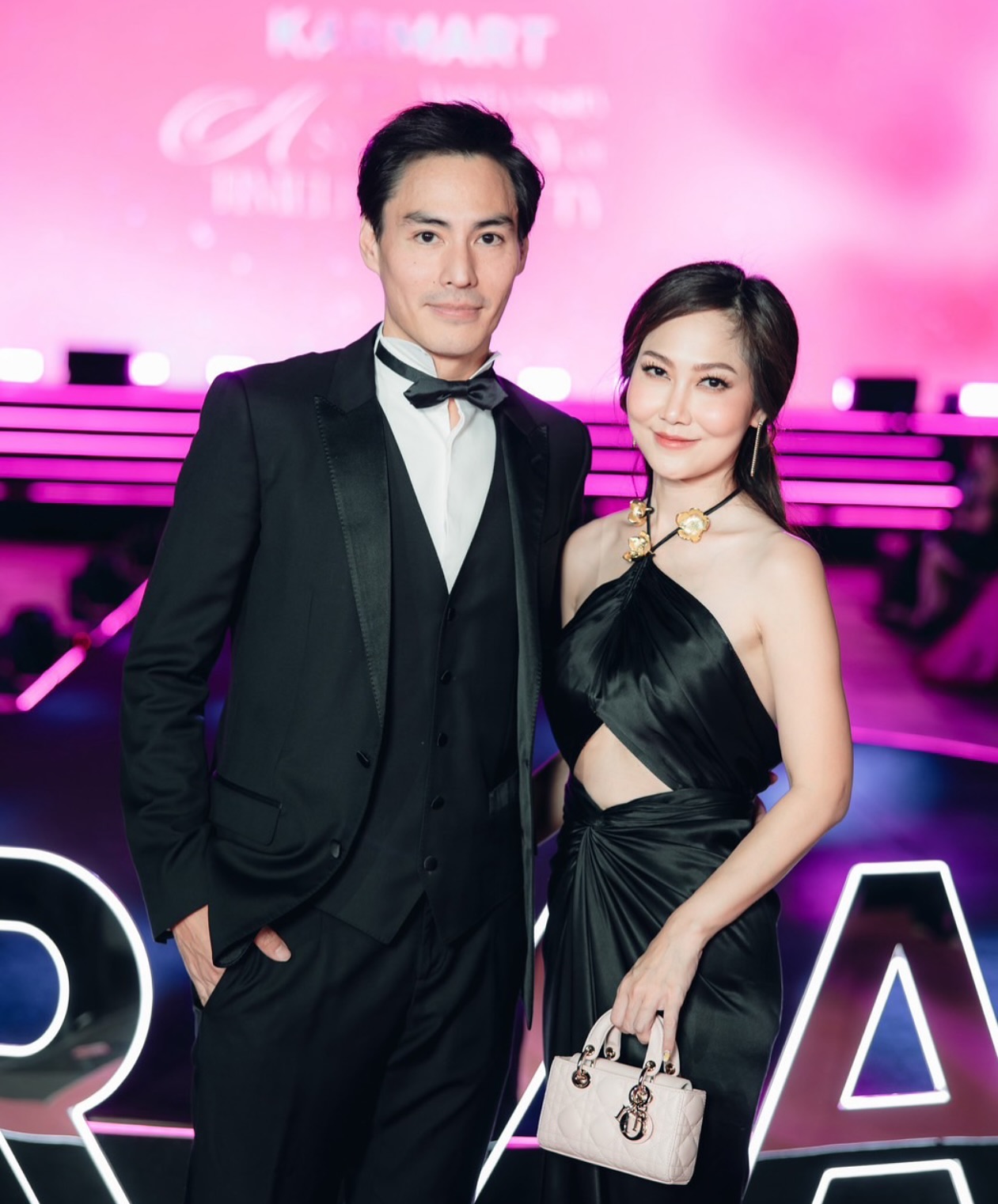 นาวิน ต้าร์ ไฮโซน้ำหวาน