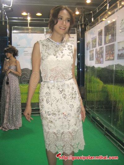 พลอย เฌอมาลย์ 